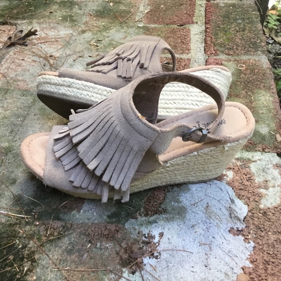 Minnetonka Ashland espradilles beige leather tassel booties sz 8 - Picture 6 of 8